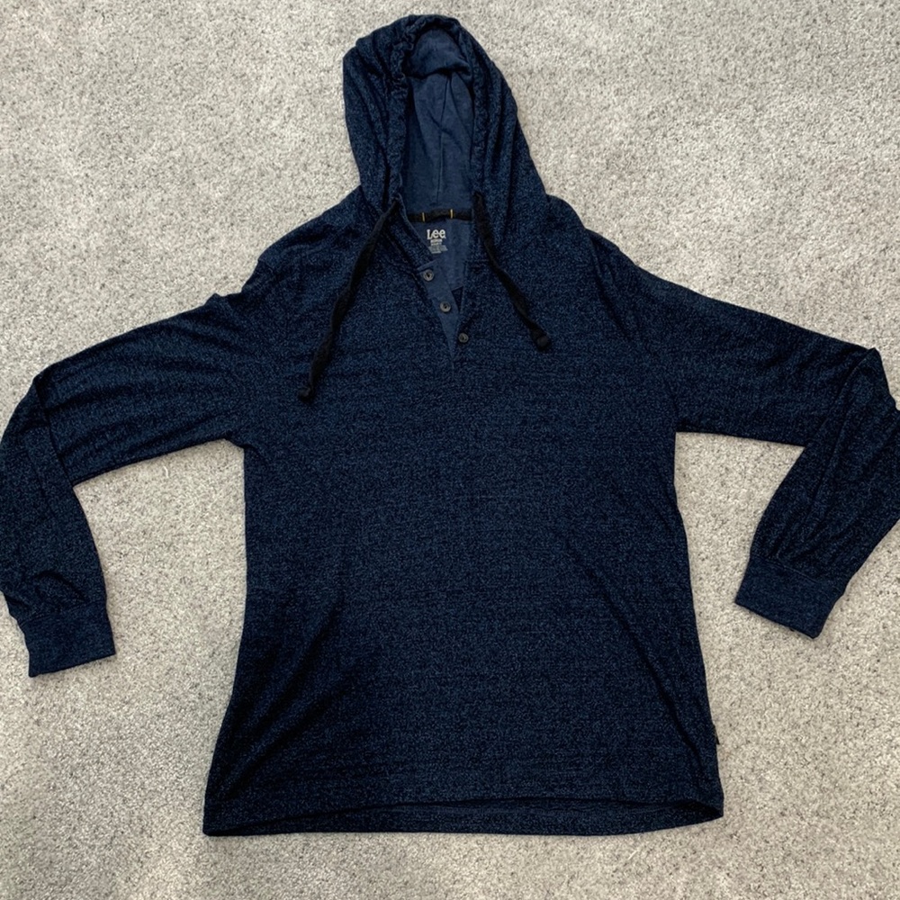 Men’s size medium. LEE long sleeve